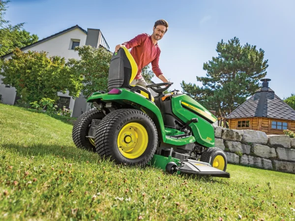r2g024928_LSC Tondeuse autoportée John Deere X590 + carter de coupe 48" (122 cm) Accel Deep